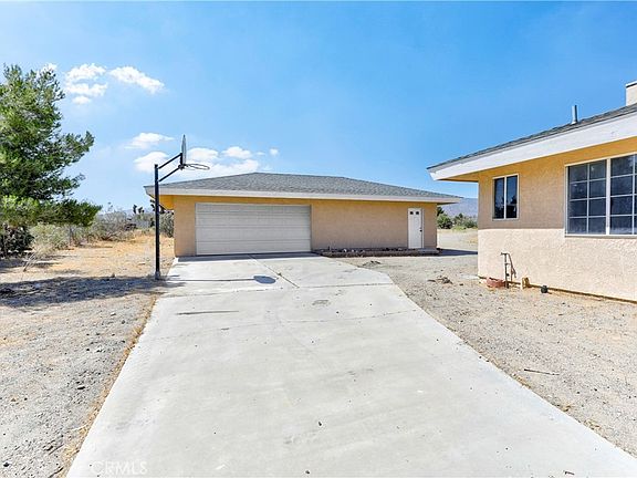 3rd image of 2837 Sequoia Rd