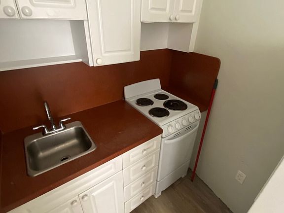 5th image of 102 Menores Ave #11