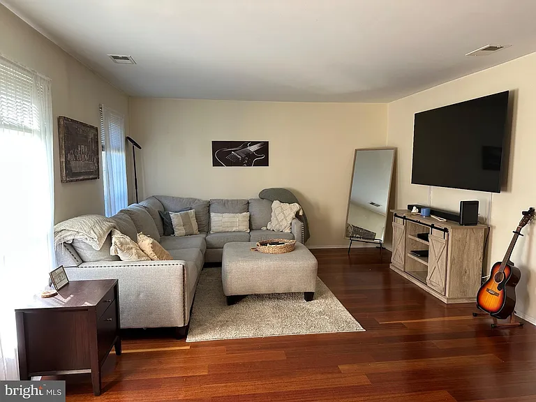 181 Wyndham Pl — Photo 7