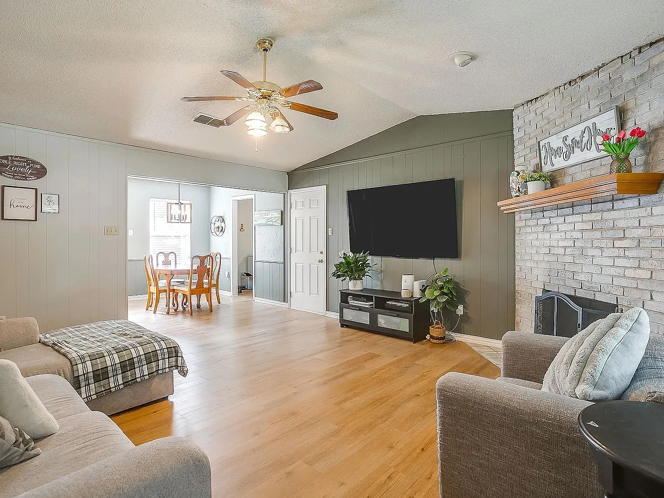 2 bed, 1169 sqft, $1,850 — Photo 3