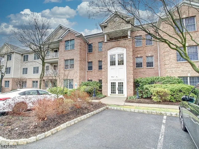 9 Zachary Way photo 1
