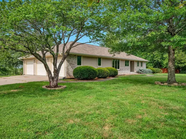 5016 SE 29th St, Tecumseh, KS 66542