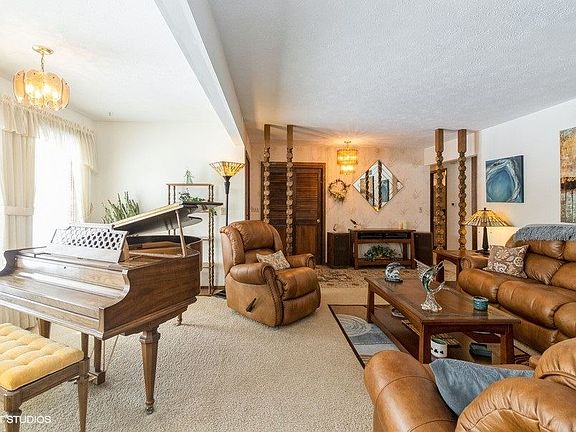 3rd image of 5098 Crofton Dr