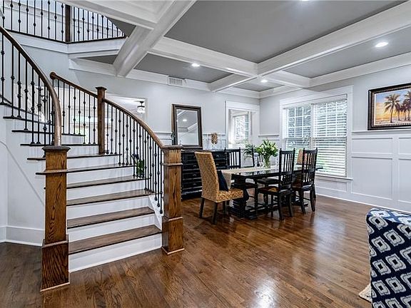 5th image of 4916 Climbing Vine Pl NE