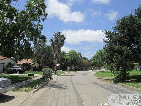 2nd image of 2438 Lake Louise Dr