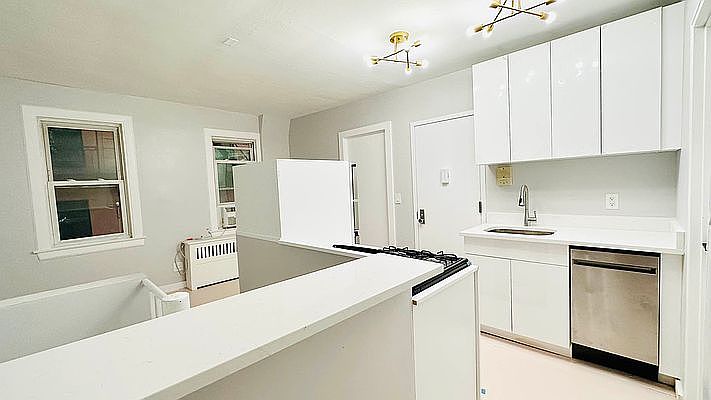 1st image of 307 W 20th St #2D