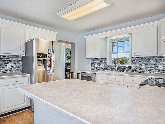 5th image of 1014 Deer Valley Dr