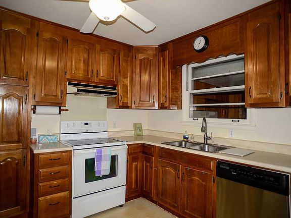 4th image of 4606 Force Dr NW