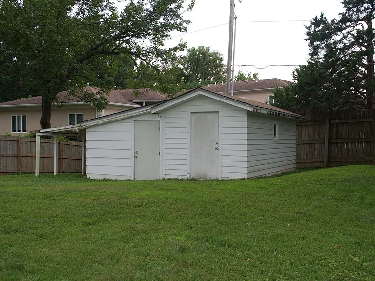 416 Victoria Dr — Photo 29