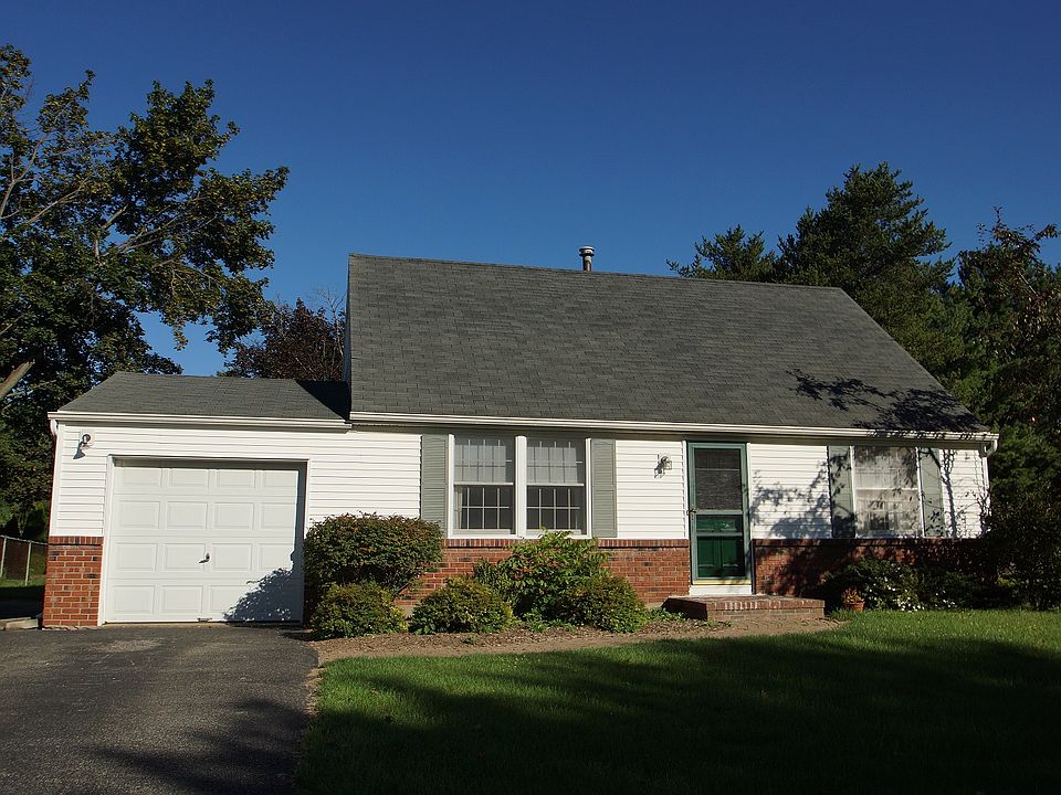 1st image of 58 Coachlight Cir