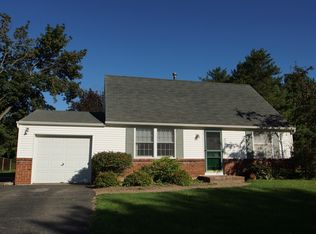 58 Coachlight Cir, Farmington, NY 14425
