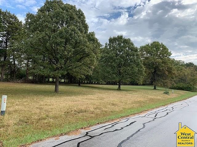 2nd image of 1110 Hillcrest Ln