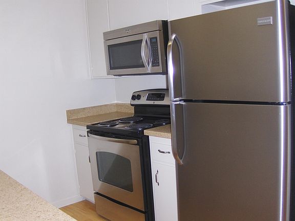 3rd image of 1349 Park Dr Unit 15