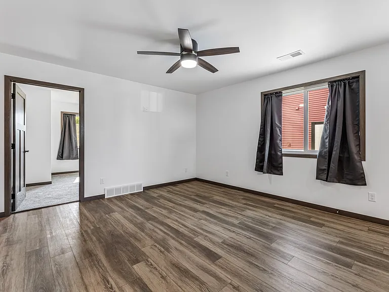 705 Stelting St — Photo 6