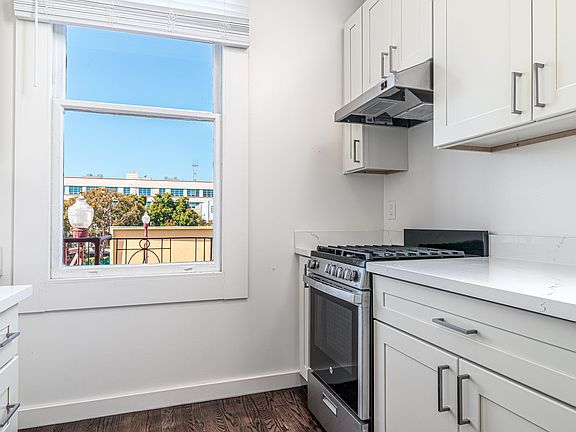 5th image of 2619 Mission St #27