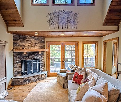 4th image of 690 Rivers Edge Drive
