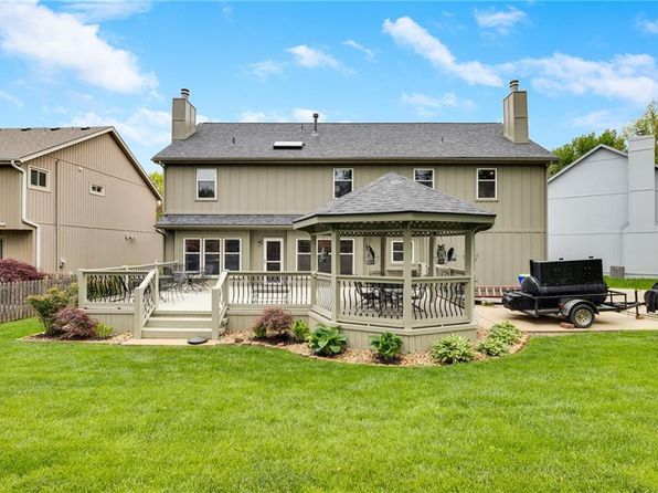 8346 Oakview Cir, Lenexa, KS 66215
