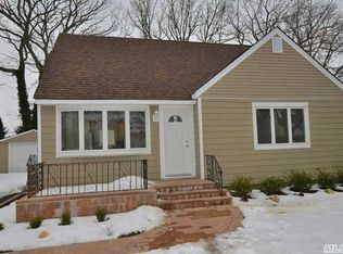 77 Sunset Ave, Farmingdale, NY 11735