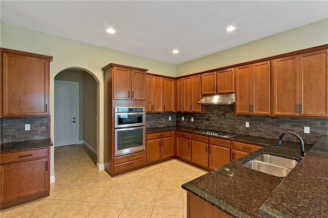 5 bed, 4.0 bath, 3281 sqft, $6,500 — Photo 4