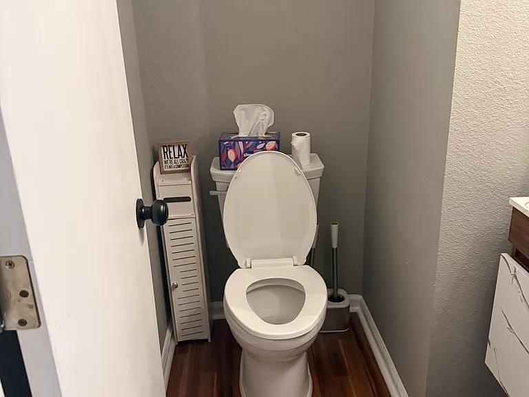4557 Connaught Dr E — Photo 5