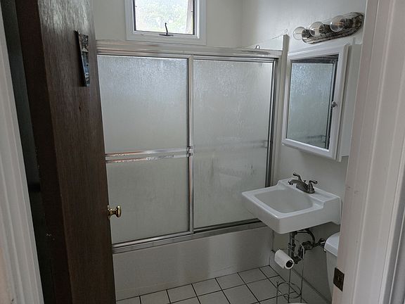 3rd image of 122 Bacon St APT B