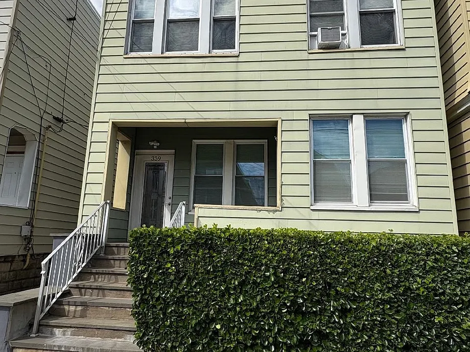 339 Danforth Ave #1F