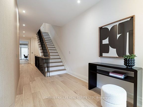 3rd image of 32 Evergreen Gdns