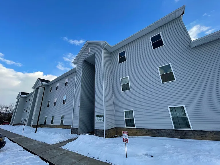 215 Kenlee Dr — Photo 3
