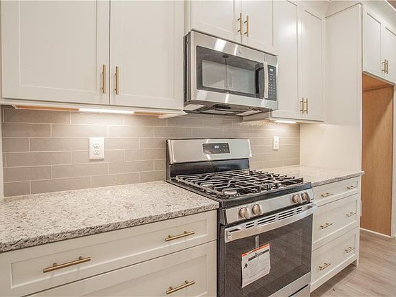 4th image of 107 Magnolia Ln