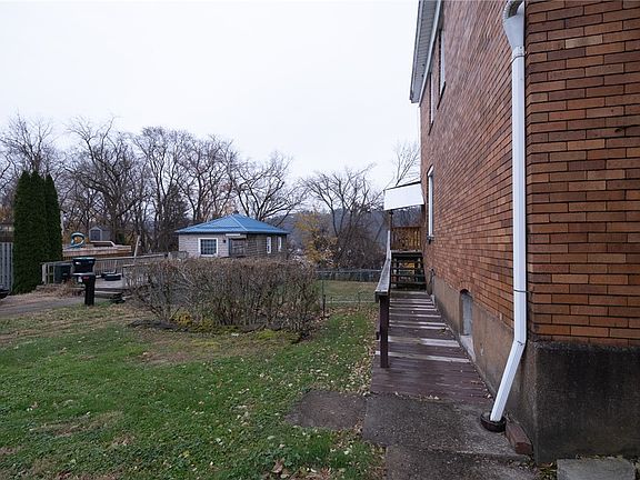 3rd image of 608 E 8th Ave