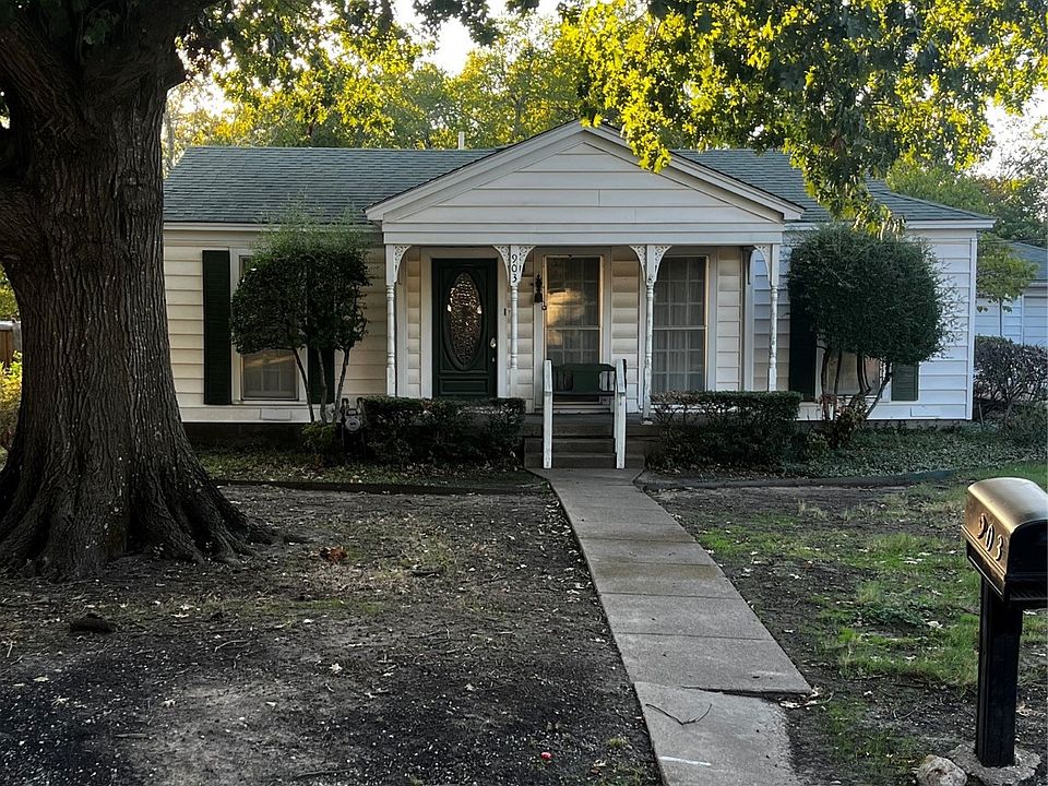 1st image of 903 Live Oak St