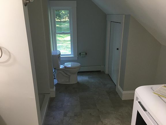 2nd image of 410 Plymouth St #2