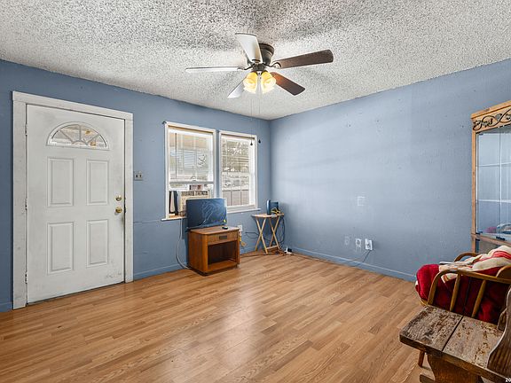 4th image of 431 W Petaluma Blvd