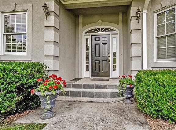 4th image of 6937 Grand Oak Ln