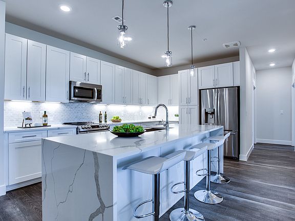 2 Bedroom Den 2.5 Bath