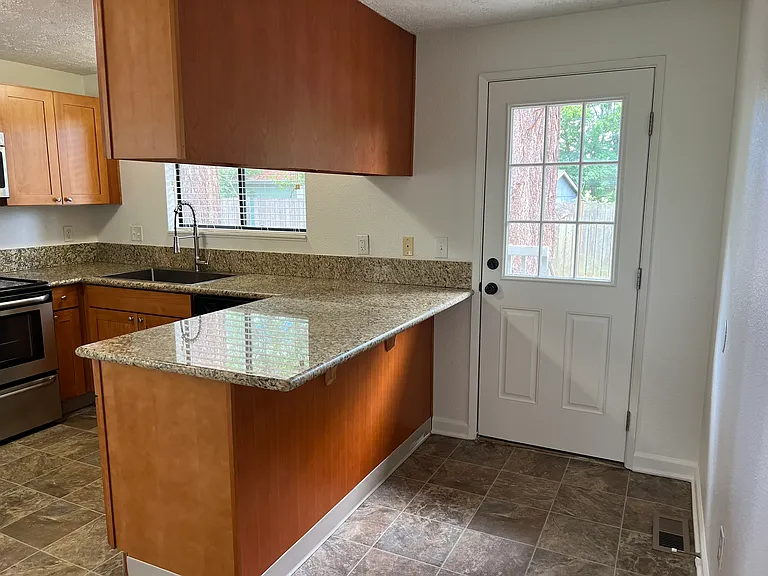 1078 SE Fir Grove Loop — Photo 4