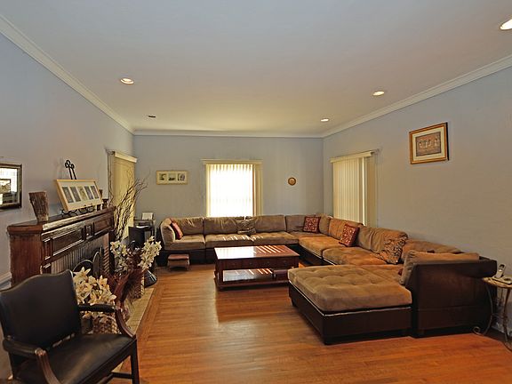3rd image of 191 S Gardner St