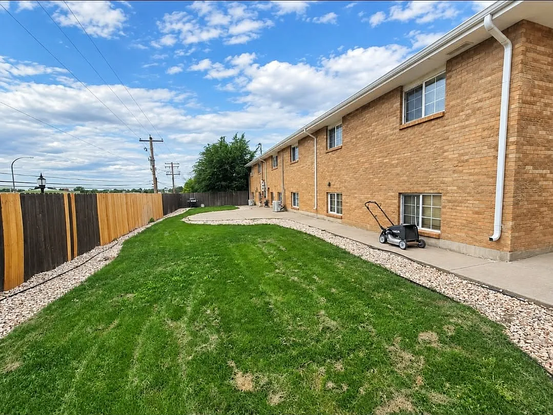 3030 Denver St — Photo 2