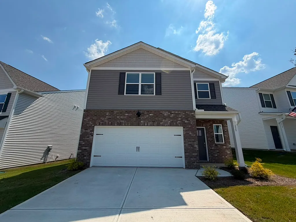 3 bed, 2.5 bath, 1749 sqft, $1,895 — Photo 2