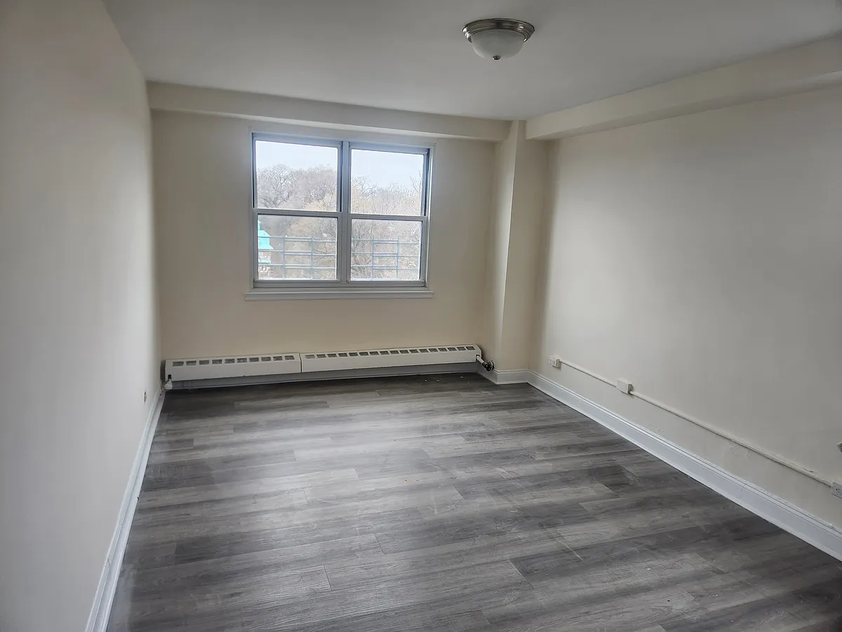 Building Photo - 166-05 Highland Ave #8Q