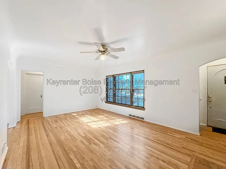 1203 N 8th St — Photo 13