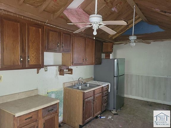 4th image of 1111 Burchland Dr