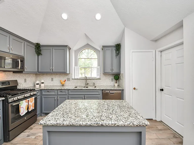 17011 Dusty Mill Dr W — Photo 11