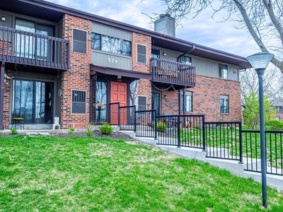 374 Park Hill DRIVE #H, Pewaukee, WI, 53072