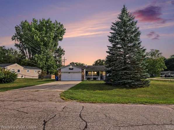 4959 Irwindale Dr, Waterford, MI 48328