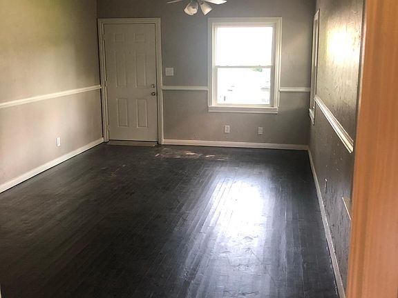 3rd image of 3917 Thomas Ave