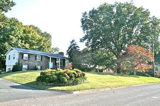 1st image of 5709 Chesswood Dr