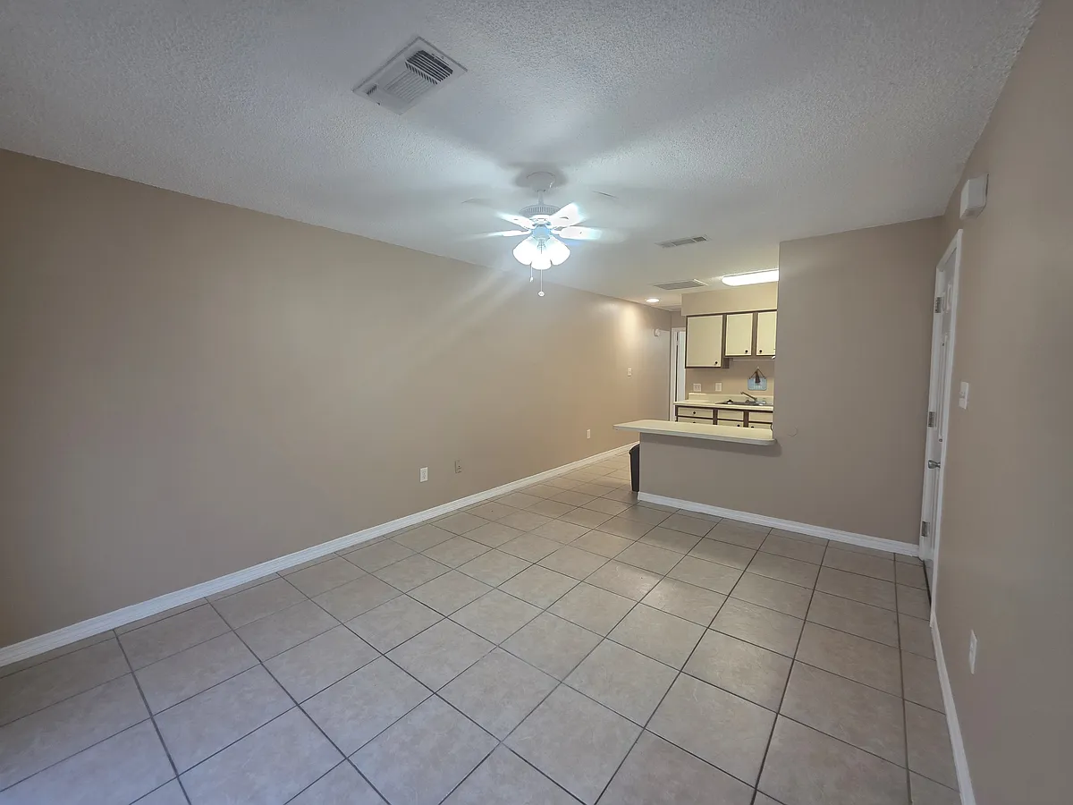 Building Photo - 4780 Pontchartrain Dr #103