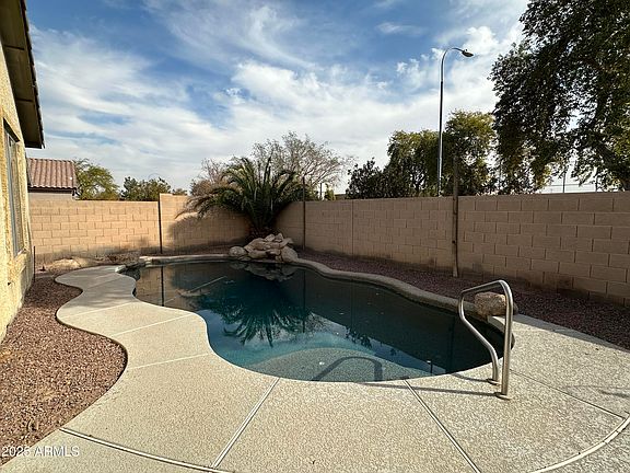 5th image of 10241 W FLORENCE Avenue