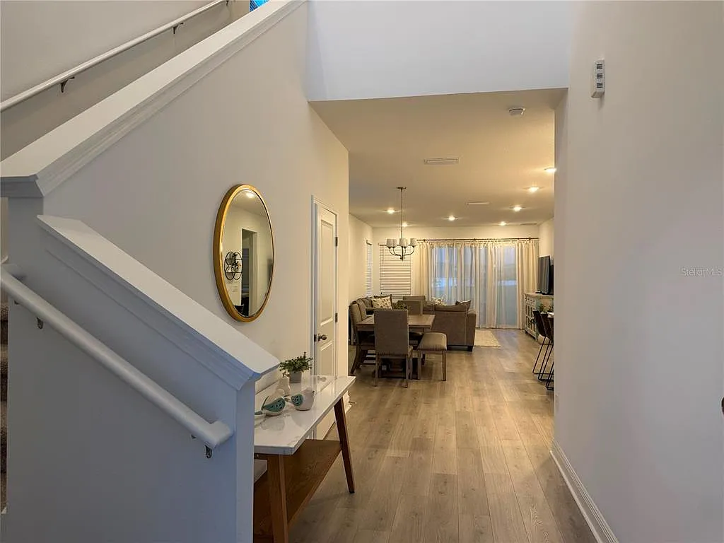 4 bed, 2.5 bath, 2100 sqft, $3,590 — Photo 3